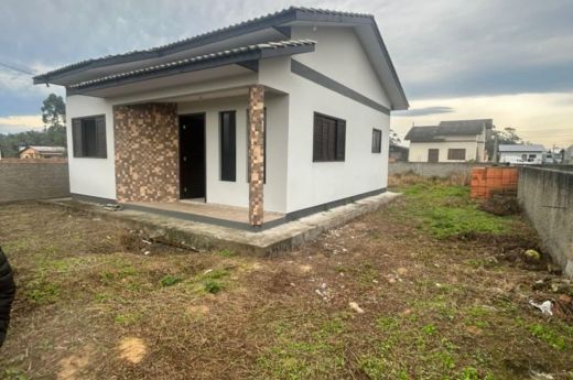 ALUGO CASA NOVA  COM    02 QUARTOS  TODA MURADA NO BAIRRO CAVERAZINHO EM ARARANGUÁ-SC