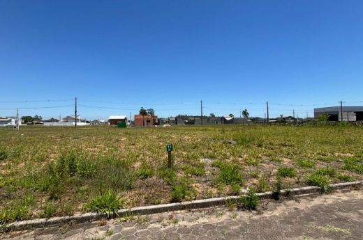 VENDO 01 TERRENO  NO LOTEAMENTO BRISA DO MAR NO BAIRRO CAVERAZINHO EM ARARANGUÁ-SC ESCRITURADO