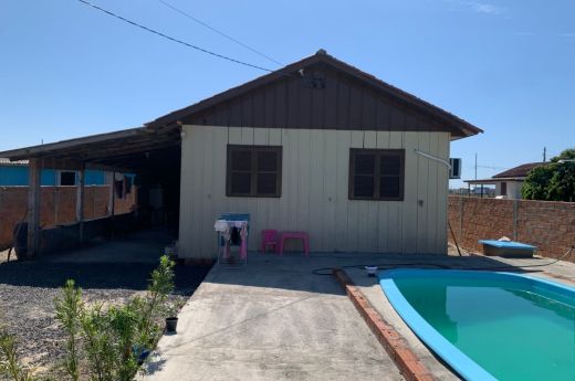 VENDO CASA  COM 03 QUARTOS PISCINA NA PRAIA DA META  BALNEARIO ARROIO DOSILVA-SC