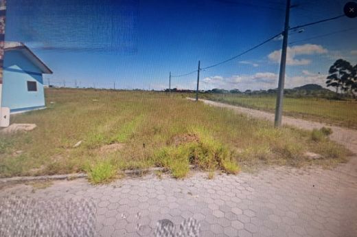 VENDO ÓTIMO TERRENO DE ESQUINA  COM 13 X 25 NO LOTEAMENTO REUS  BAIRRO ARAPONGAS EM ARARANGUÁ-SC