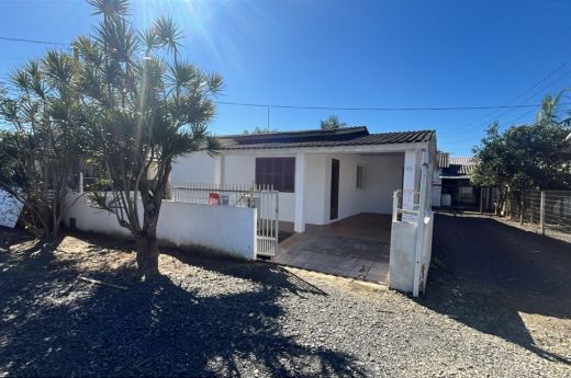 ALUGO CASA ALVENARIA COM 03 QUARTOS NO BAIRRO CIDADE ALTA EM ARARANGUÁ-SC