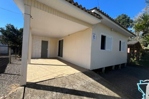 ALUGO CASA MISTA COM 03 QUARTOS NO BAIRRO CIDADE ALTA EM ARARANGUÁ-SC