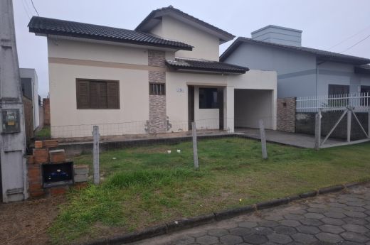 ALUGO CASA COM 02 QUARTOS NO LOTEAMENTO SANTA HELENA NO BAIRRO CAVERAZINHO EM ARARANGUÁ-SC